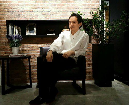 Odoo • A picture with a caption